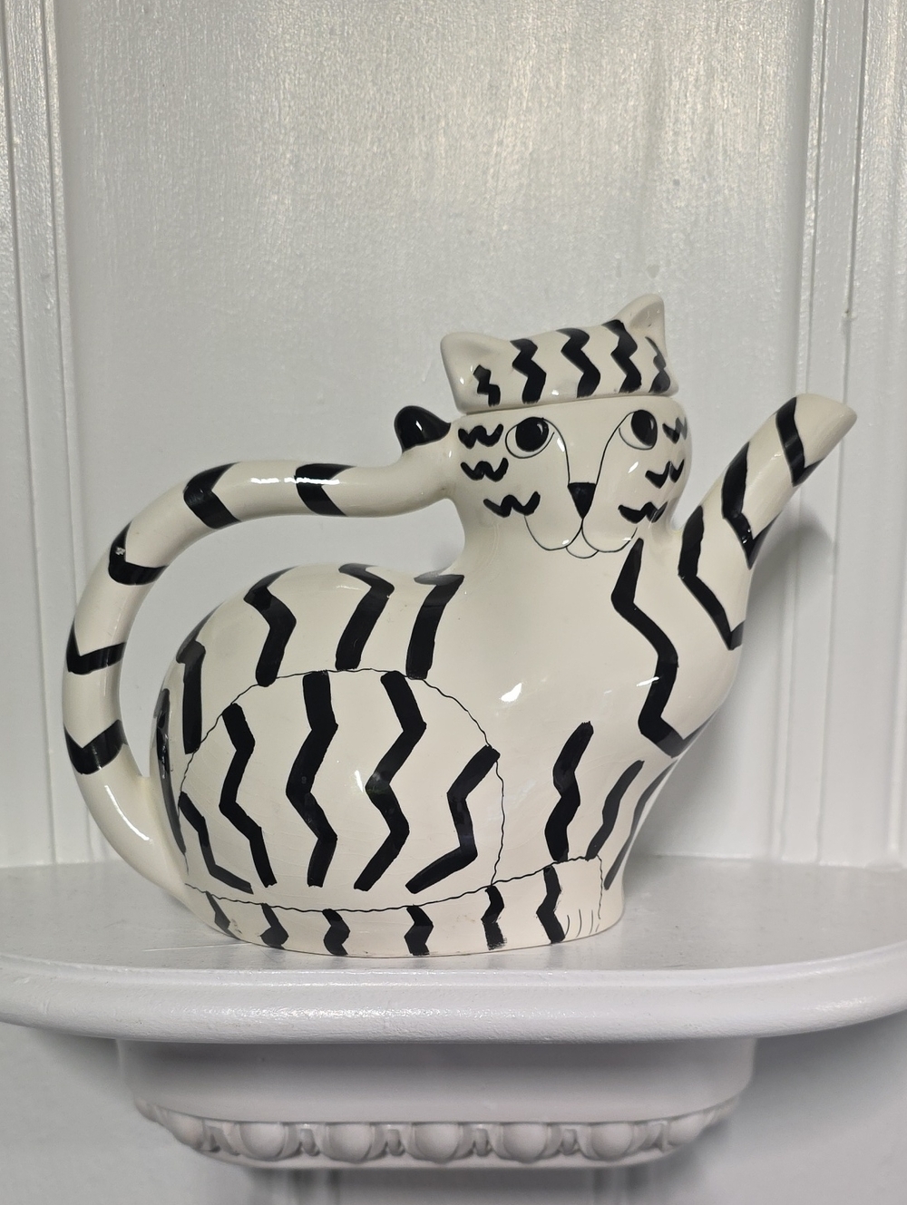 4 Cup Black and White Cat Teapot, Ceramic